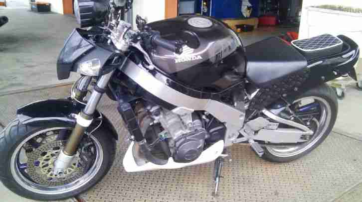 Motorrad Honda CBR 900 SC28 EZ 03.1992 63.600km TÜV 04.14