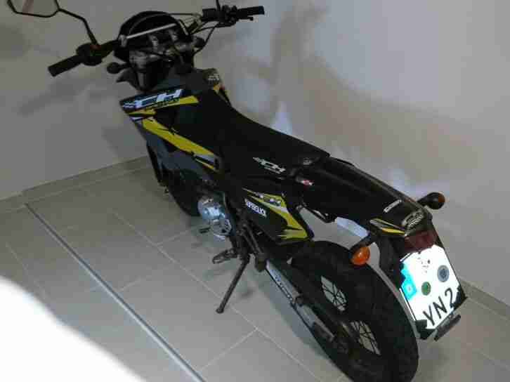 Motorrad Husquarna Team Azzalin 125 ccm SuperMoto WSM 25 CH-Racing CH125