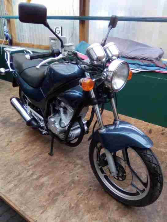 Motorrad Hyosung 125 er Klasse Bj. 2000 ....18000 Km !