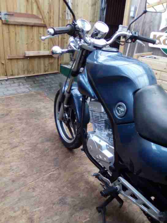 Motorrad Hyosung 125 er Klasse Bj. 2000 ....18000 Km !