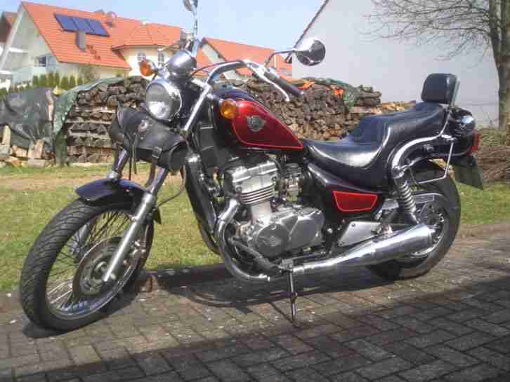 Motorrad KAWASAKI EN500A Rot Metallic Chopper/Cruiser