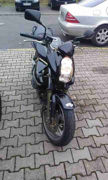 Motorrad Kawasaki ER-6N mit ABS