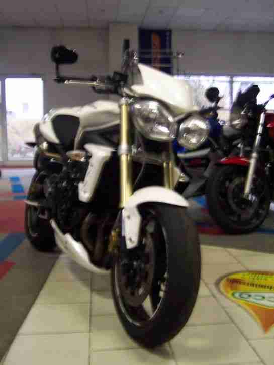 Motorrad Triumph Street Trible 675