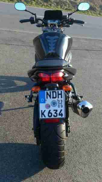 Motorrad Yamaha FZ1 Black Edition 5500 km viel neu 1000cm³ / 150 PS