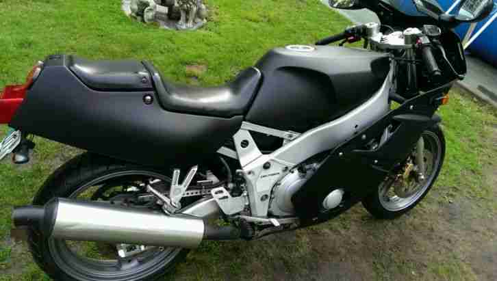 Motorrad Yamaha FZR 400
