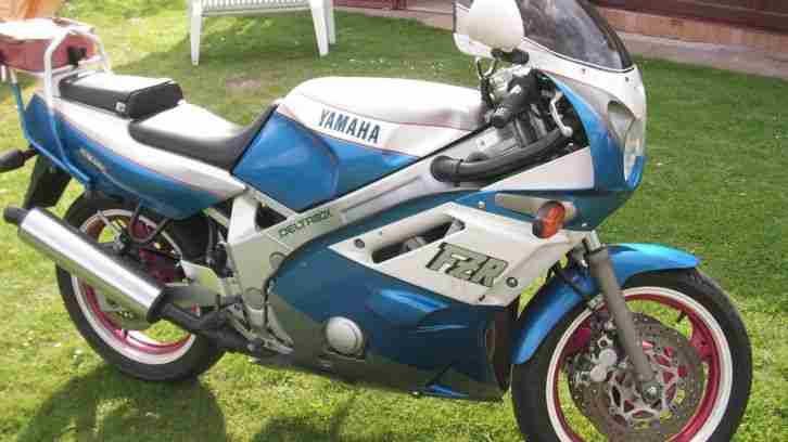 Motorrad Yamaha FZR 600 FZS Sport ;