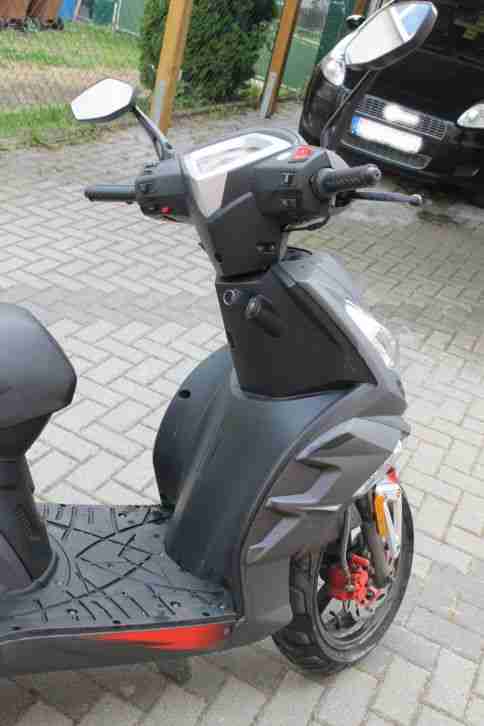 Motorroller 125 ccm matt schwarz 343 km