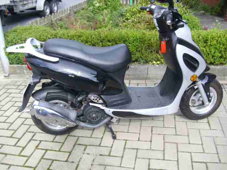 Motorroller 125ccm QINGQI SPEEDY QM125T -10A TÜV 08/2015