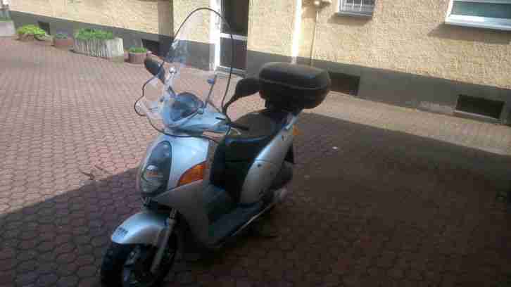 Motorroller Honda NES @ 125