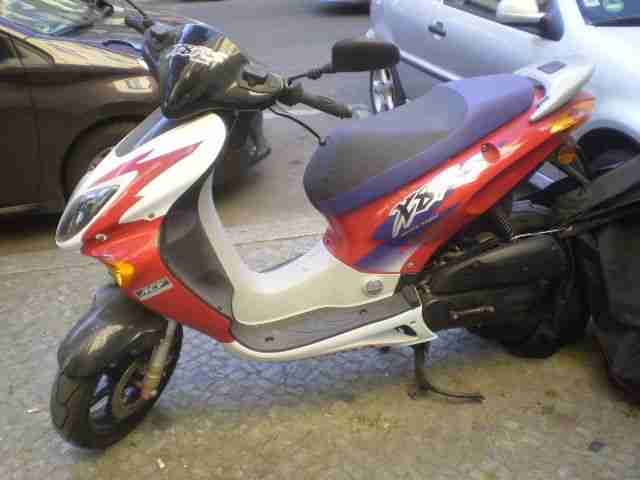 Motorroller Honda X8R-S stand immer trocken