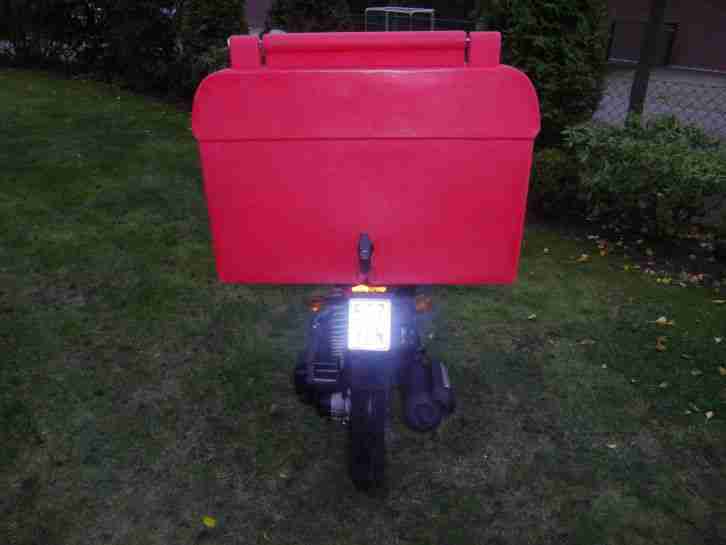 Motorroller Peugeot Ludix 2 mit Transportbox