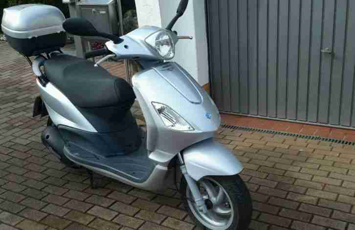 Motorroller Piaggio Fly 125 in Italien hergestellt