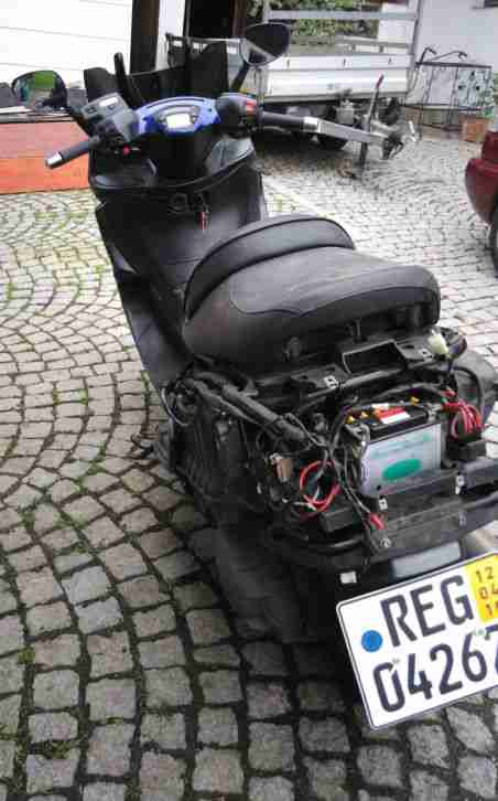 Motorroller Piaggio X9 500 an Bastler abzugeben