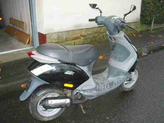 Motorroller---- Piaggio ZIP 2---Bj 2004--Km ca. 16000-------lesen