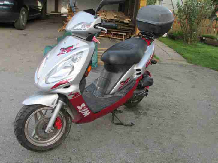 Motorroller Sym Red devil 25 kmh. mit Koffer