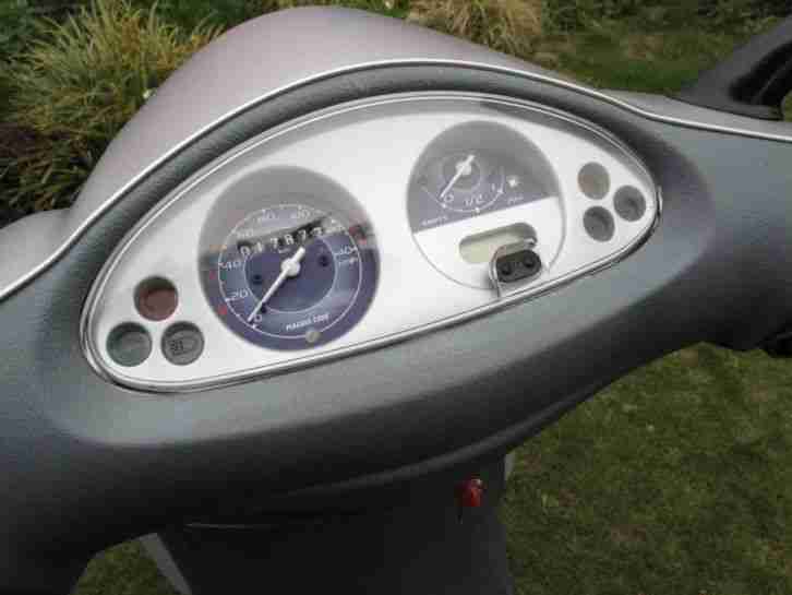 Motorroller Vespa Piaggio Fly 100 Top Zustand Bj:2008 Koffer ab A1- 16J. PKW