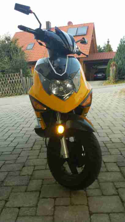 Motorroller ab 15J. MOTOWELL