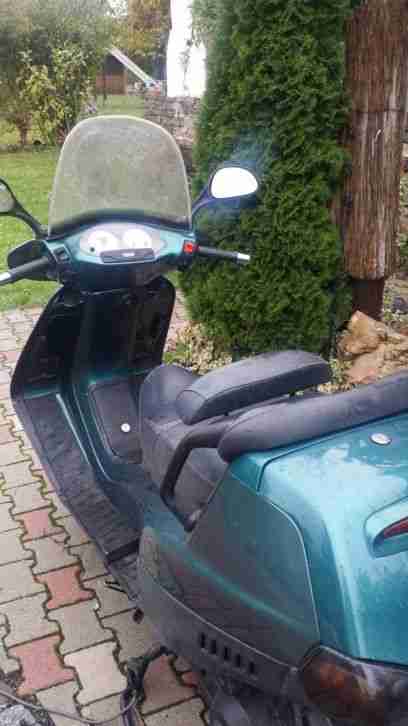 Motorroller der Marke Piaggio Hexagon GT250