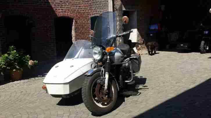Motu Guzzi Convert mit Moturist P1 Beiwagen und 15 Zoll Räder.