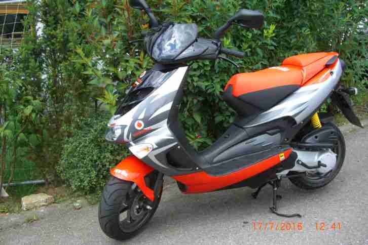 NEU APRILIA SR 50 street / Sonderedition Vodafone !! 49 KM !
