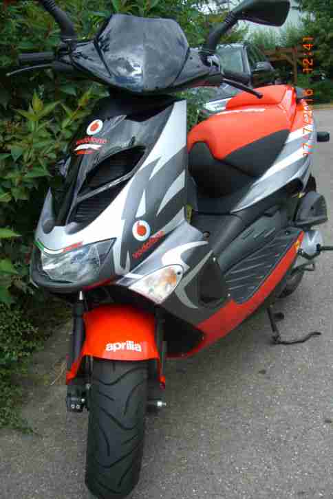 NEU APRILIA SR 50 street / Sonderedition Vodafone !! 49 KM !