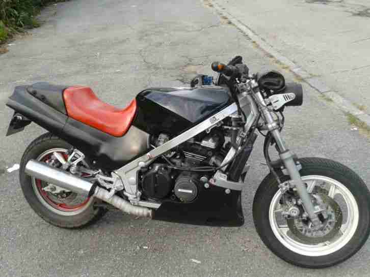 Naked Bike Yamaha GPZ 600 R