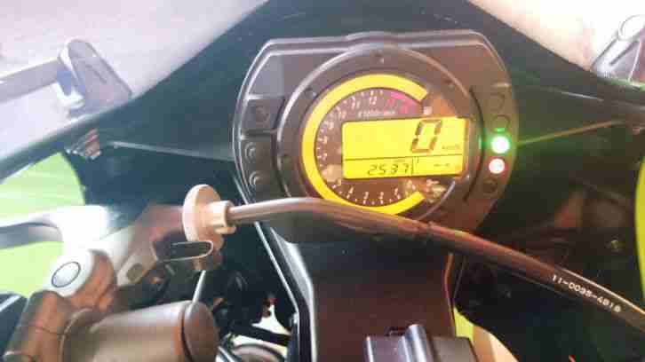 Neuwertige Ninja ZX 10 R, sehr wenig KM