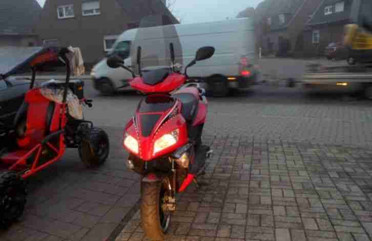 Neuwertiger Rex Genero F2 Roller,50 ccm,Red Black Edition,erst 636 km gelaufen!