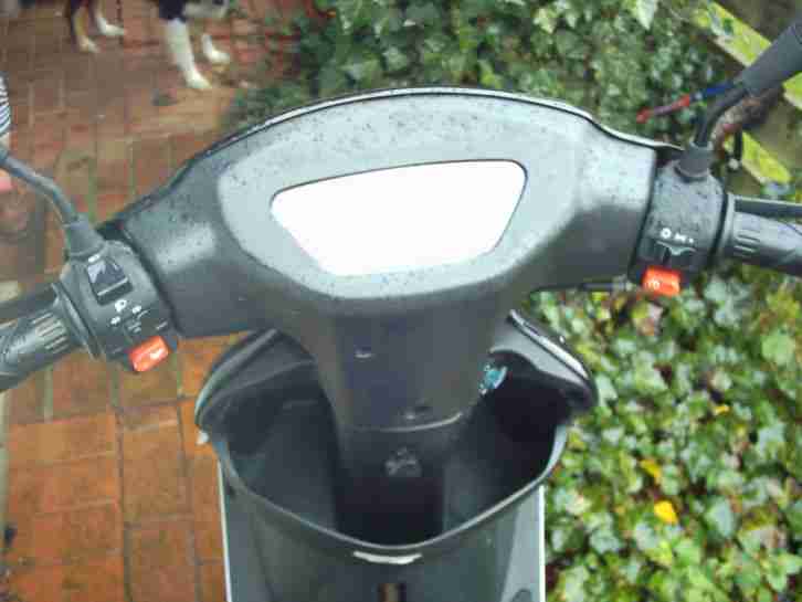 Nova Motors YY50QT Roller incl. Versicherung u. Helm