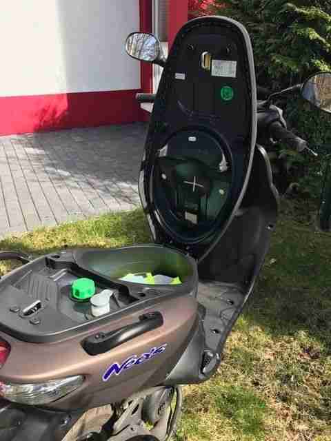 Nur 15 Monate alte Yamaha YN50 NEO'S 2 Takt 50-ziger Roller zu verkaufen