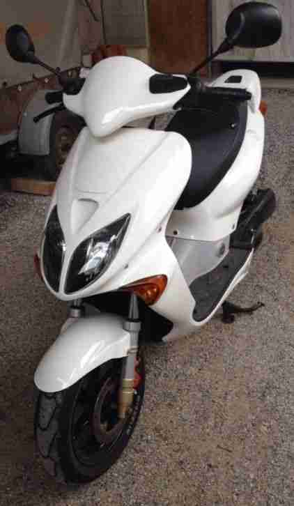 +++Nur 4404 km+++HONDA 50ccm X8RS Roller+++