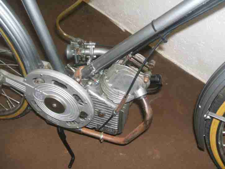 Oldtimer Rarität Hilfsmotor Fahrrad Ducati Cucciolo restauriert Veteran Viertakt