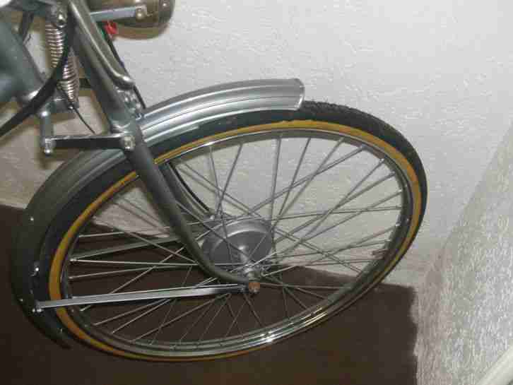 Oldtimer Rarität Hilfsmotor Fahrrad Ducati Cucciolo restauriert Veteran Viertakt