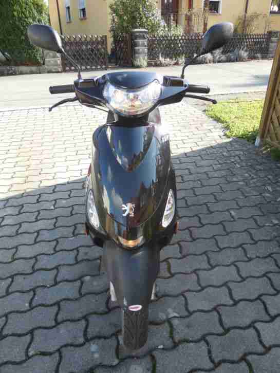 PEUGEOT V-CLIC 50ccm Type: AG, BJ 2010, erst 2324 Kilometer,( LÄUFT GUT )