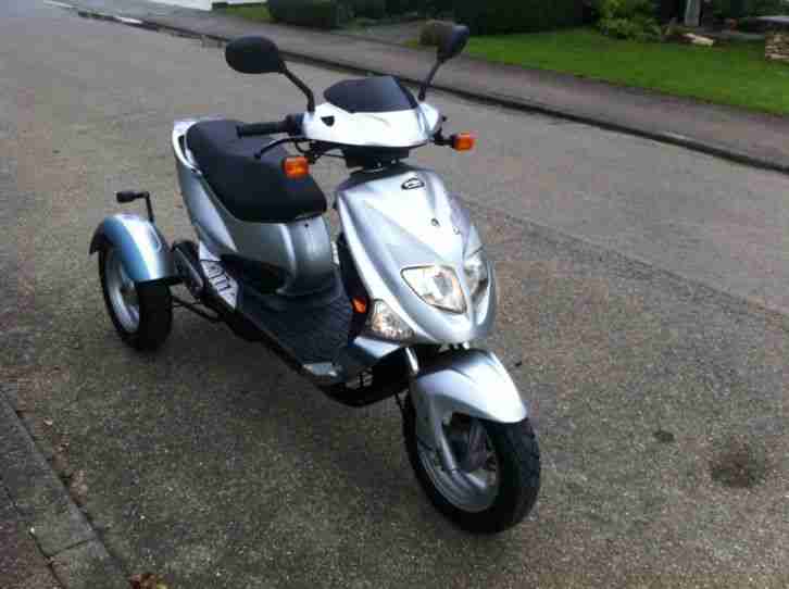PGO TR-3 50 Trike Dreirad Roller Scooter Krankenfahrstuhl Behindertengerecht?