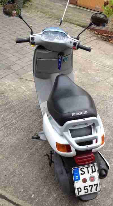 PIAGGIO SKR 125 incl. Riesen-Ersatzteillager