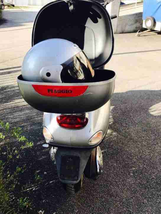 PIAGGIO VESPA 50 | ET 2 | Silber | Automatik + Vespa Box + 2 Helme