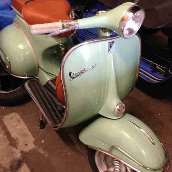 PIAGGIO VESPA ROLLER VBBT MODELL MIT LACKSCHADEN DURCH TRANSPORT