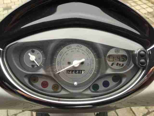 PIAGGION FLY 125 ROLLER BESCHÄDIGT VOLL FAHRBEREIT VERKLEIDUNGSSCHADEN BJ 2013