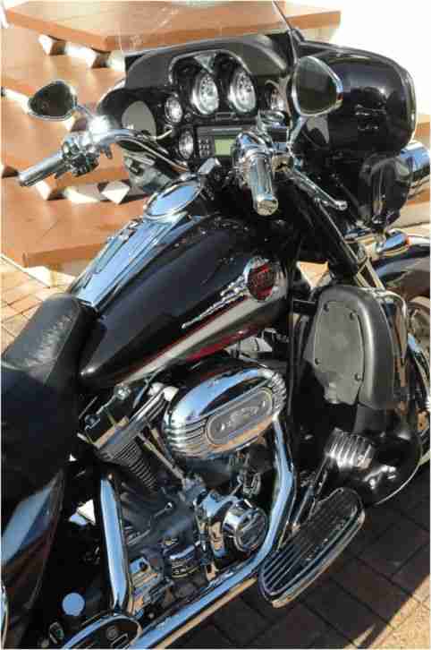 "Perfekte" Harley-Davidson 2006 FLHTCUSE CVO Screamin Eagle 1. Hand, dt. Modell