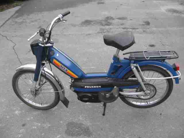 Peugeot Mofa 103 wie abgebildet OHNE Papiere und Schlüssel der Motor LÄUFT