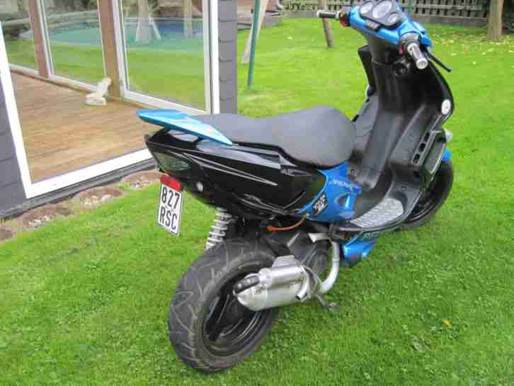 Peugeot Speedfight 2, 25 u,45 Papiere,Top Zustand.Beide Reifen,Batterie neu.!!!