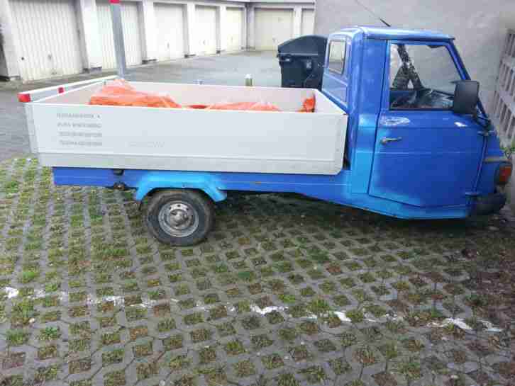 Piaggio APE TM 703 P2 Vespa Car