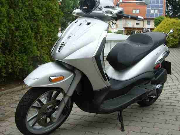 Piaggio Beverly 250 mit Unfallschaden/Motor läuft /Baujahr 2009