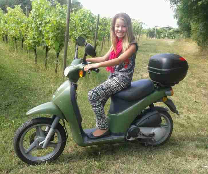 Piaggio FCS Motorroller mit Helmen und Versicherung Gardasee Italien