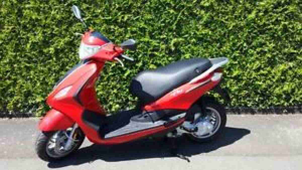 Piaggio Fly 50 4T-Motorroller, Rot Type C 52 Automatik. Nur 1,5 km gelaufen!