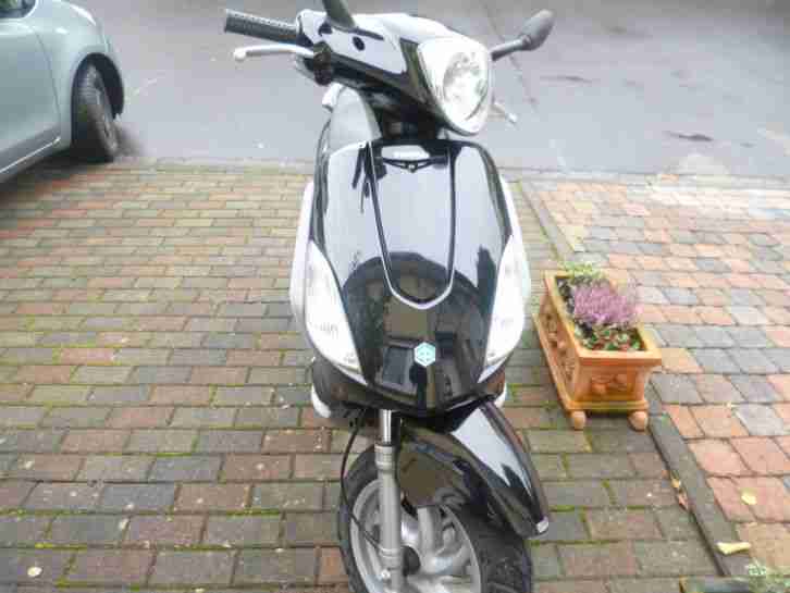 Piaggio Fly 50 4Takter 8300km Bj.2007 Inspektion neu Top