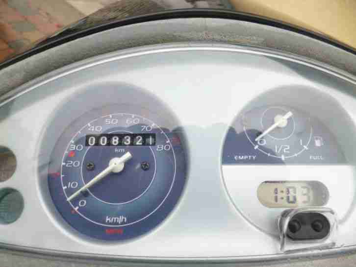 Piaggio Fly 50 4Takter 8300km Bj.2007 Inspektion neu Top