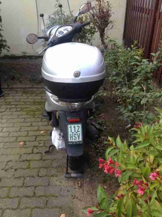 Piaggio Fly 50 in silber, 4Takt, Baujahr 2008 nur 3719 km gelaufen