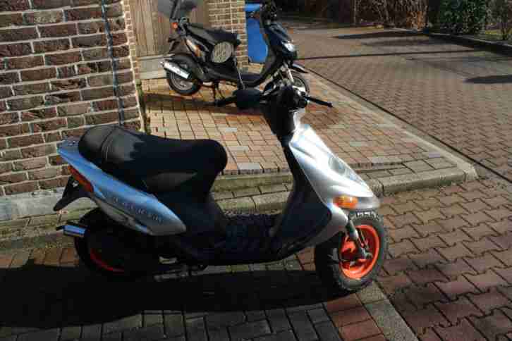 Piaggio Gilera Stalker Roller 50ccm Silber neuer Akku Fahrbereit